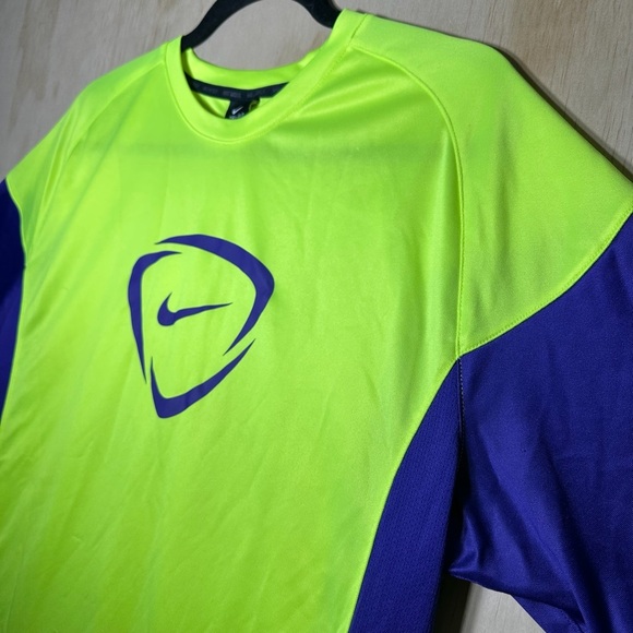 Nike Academy Dri-Fit jersey Neon Green And Purple Size Large - Picture 2 of 11